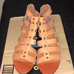 Women Lucky Brand Gladiator sandals.
